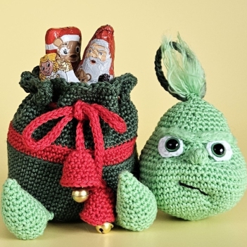 Grinch gift bag Christmas tree ball amigurumi pattern by SaphirhaseDesign