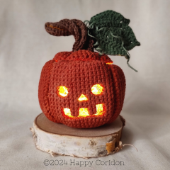 Jack-o'-lantern amigurumi pattern by Happy Coridon