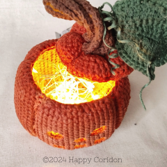 Jack-o'-lantern amigurumi pattern by Happy Coridon