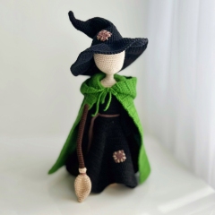 Spooky witch outfit amigurumi by Fluffy Tummy