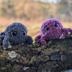 Soey the spider amigurumi by Gutherz Design