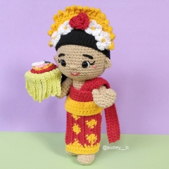 Niluh Ayu the Pendet Dancer amigurumi pattern by Audrey Lilian Crochet