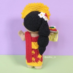 Niluh Ayu the Pendet Dancer amigurumi by Audrey Lilian Crochet