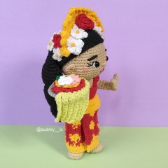 Niluh Ayu the Pendet Dancer amigurumi pattern by Audrey Lilian Crochet