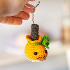 Halloween Pumpkin Boot Keychain amigurumi by Planet Piu