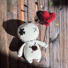 Voodoo Heart amigurumi pattern by Amigurumi Boy
