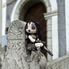 Gothic Pinup Doll amigurumi pattern by Monoxatoys