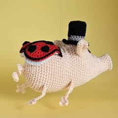 A very special lucky New Year pig amigurumi pattern by SaphirhaseDesign