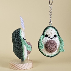 Avocado keyring motivational figure amigurumi by SaphirhaseDesign