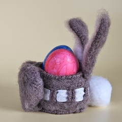 Easter basket bunny amigurumi pattern by SaphirhaseDesign