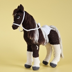 Horse Pedro with saddle and bridle amigurumi pattern by SaphirhaseDesign