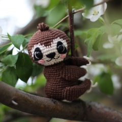 Sloth Lenny amigurumi pattern by Loopy Pattern