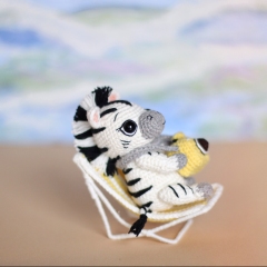 Zebra Zou amigurumi by Loopy Pattern