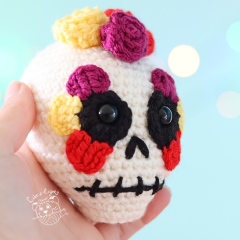 Carlos & Ximena the sugar skulls amigurumi by LikeALigerCrochet