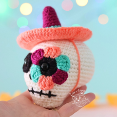 Carlos & Ximena the sugar skulls amigurumi pattern by LikeALigerCrochet