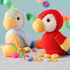 Diego the scarlet macaw amigurumi pattern by LikeALigerCrochet