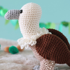 Scruffle the vulture  amigurumi by LikeALigerCrochet