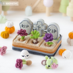 Graveyard ('Mini Kingdom') amigurumi by AradiyaToys