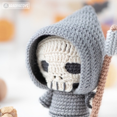 Grim Reaper ('AradiyaToys Minis') amigurumi pattern by AradiyaToys