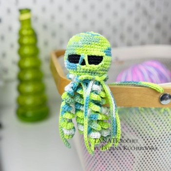 Jellyfish Skull amigurumi pattern by TANATIcrochet