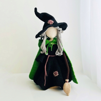 Spooky witch outfit amigurumi pattern by Fluffy Tummy