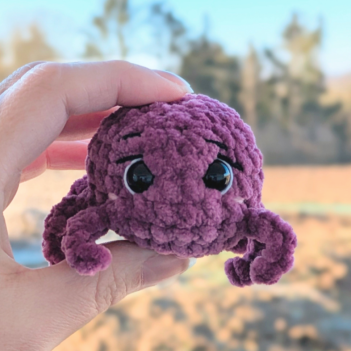 Soey the spider amigurumi pattern by Gutherz Design