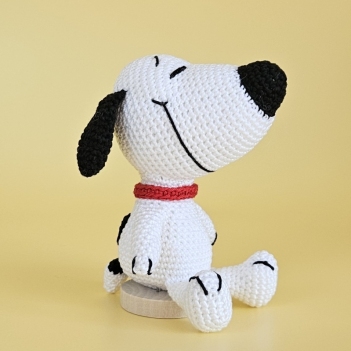 Dog Spiky - the happy little beagle amigurumi pattern by SaphirhaseDesign