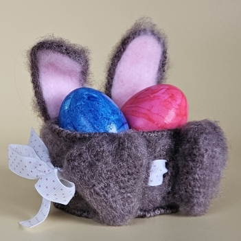 Easter basket bunny amigurumi pattern by SaphirhaseDesign