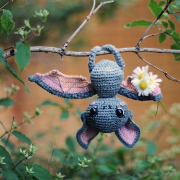 Bat Batty amigurumi pattern by Loopy Pattern