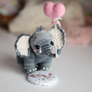 Elephant Elf amigurumi pattern by Loopy Pattern