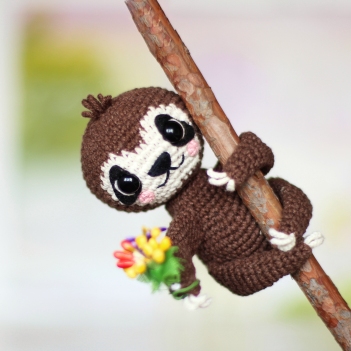 Sloth Lenny amigurumi pattern by Loopy Pattern