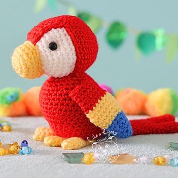 Diego the scarlet macaw amigurumi pattern by LikeALigerCrochet
