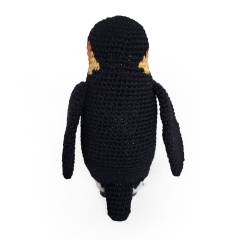Lynn the Penguin amigurumi pattern by YukiYarn Designs