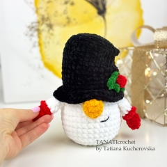 Christmas Snowman Gnome amigurumi by TANATIcrochet