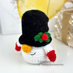 Christmas Snowman Gnome amigurumi pattern by TANATIcrochet