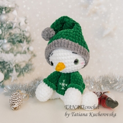 Christmas Snowman amigurumi by TANATIcrochet