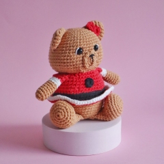 Audrey the Festive Bear amigurumi pattern by Cara Engwerda