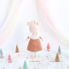 Penny the Giraffe Crochet Pattern amigurumi by Hello Amijo