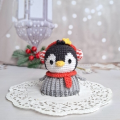 Reversible Penguin Cupcake amigurumi pattern by Chibiscraft