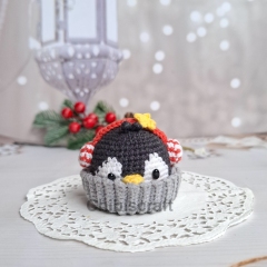 Reversible Penguin Cupcake amigurumi by Chibiscraft