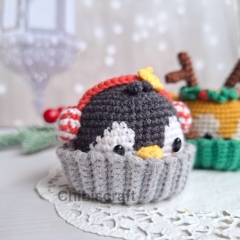Reversible Penguin Cupcake amigurumi pattern by Chibiscraft