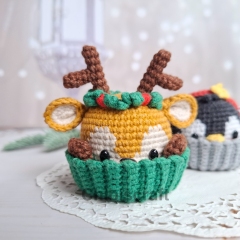 Reversible Reindeer Cupcake amigurumi pattern by Chibiscraft