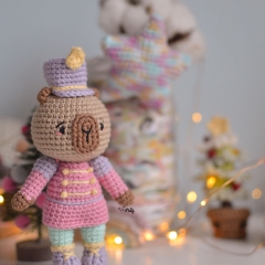 Joy the nutcracker capybara amigurumi pattern by O Recuncho de Jei