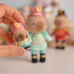 Mini nutcracker capybara amigurumi pattern by O Recuncho de Jei