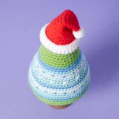 Christmas Tree in a Santa Hat amigurumi by Planet Piu