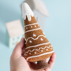 Gingerbread Christmas Tree amigurumi pattern by Planet Piu