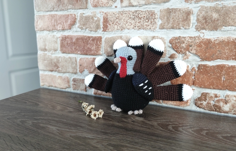 Gobblesworth the Turkey amigurumi pattern - Amigurumi.com