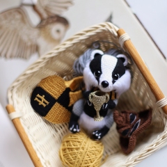 Badger Puffy Hogwarts mascot amigurumi pattern by Loopy Pattern