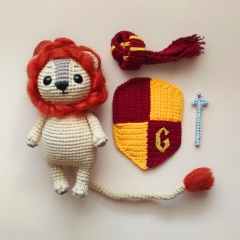 Lion Gryffin Hogwarts Mascot amigurumi pattern by Crochery