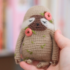 Sloth Peony amigurumi pattern by Crochery